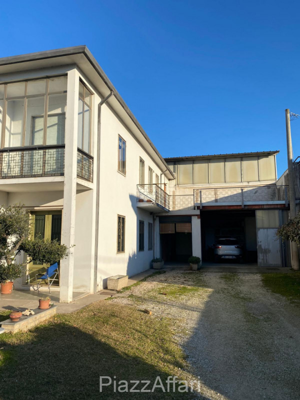 Immagine 1 di Capannone industriale in vendita  in Via Roma a Arzergrande