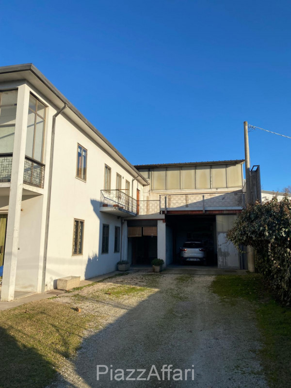 Immagine 2 di Capannone industriale in vendita  in Via Roma a Arzergrande