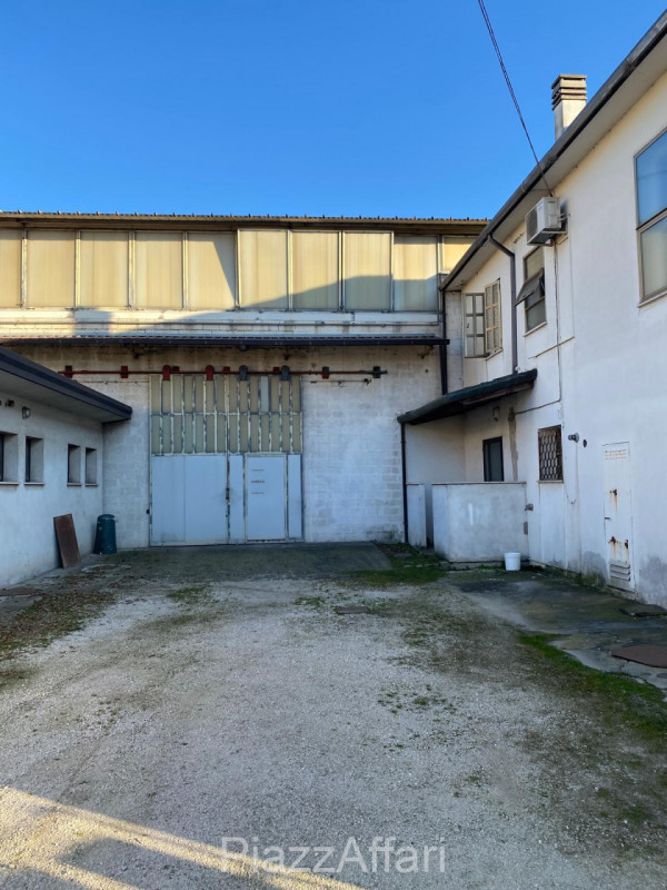 Immagine 8 di Capannone industriale in vendita  in Via Roma a Arzergrande