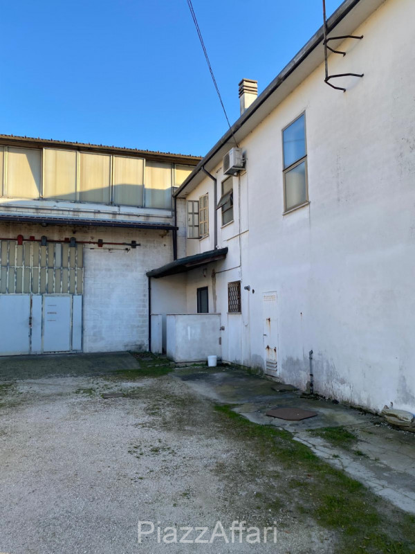 Immagine 10 di Capannone industriale in vendita  in Via Roma a Arzergrande