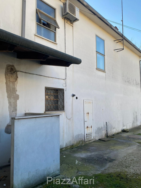 Immagine 11 di Capannone industriale in vendita  in Via Roma a Arzergrande