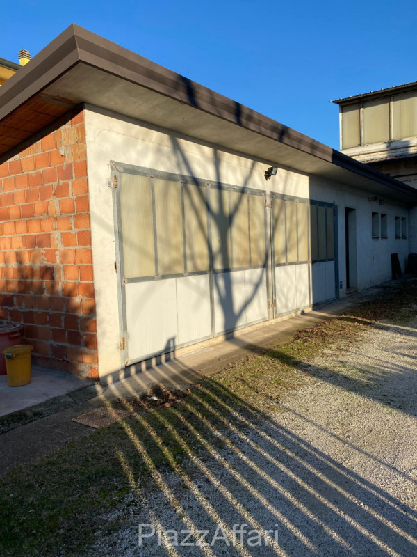 Immagine 13 di Capannone industriale in vendita  in Via Roma a Arzergrande