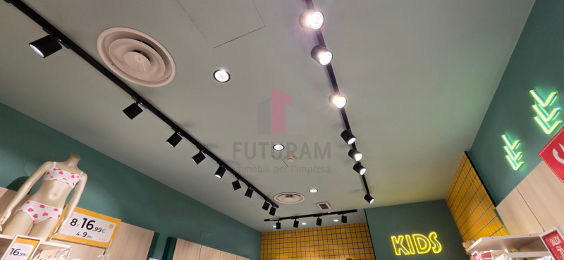 Immagine 5 di Negozio in affitto  a Torri Di Quartesolo