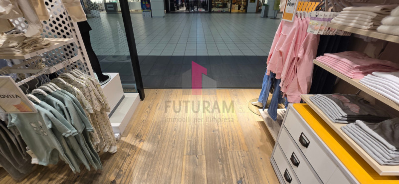 Immagine 7 di Negozio in affitto  a Torri Di Quartesolo