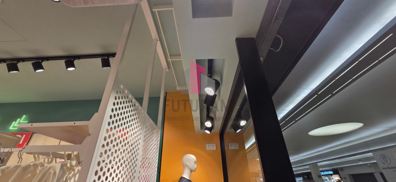 Immagine 8 di Negozio in affitto  a Torri Di Quartesolo