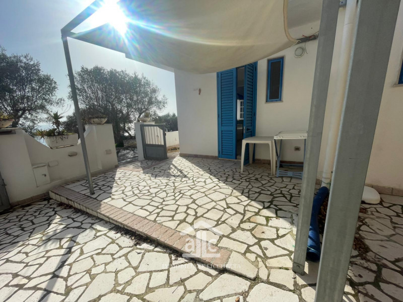 Immagine 10 di Villa in vendita  in Via per Tricase a Castro