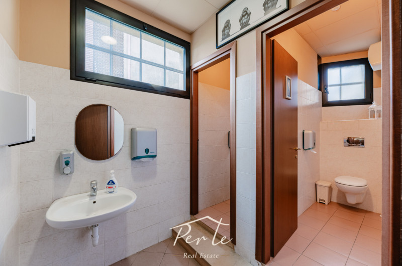 Immagine 8 di Attività commerciale in vendita  in via roma 4 a Schivenoglia