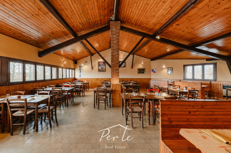 Immagine 16 di Attività commerciale in vendita  in via roma 4 a Schivenoglia