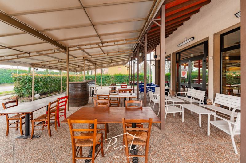 Immagine 20 di Attività commerciale in vendita  in via roma 4 a Schivenoglia