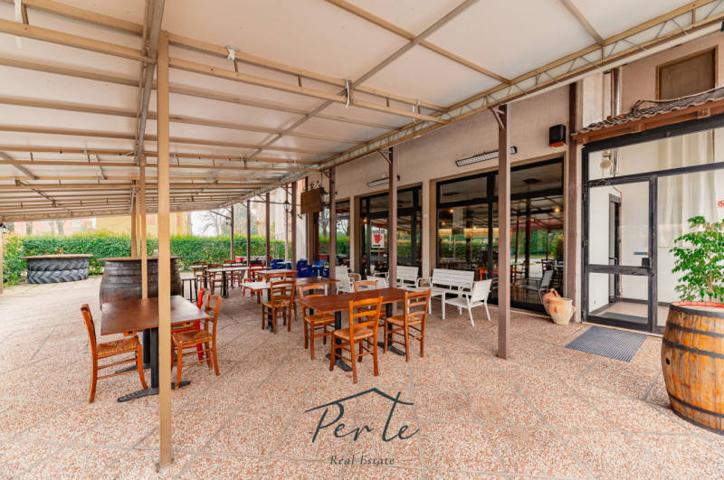 Immagine 21 di Attività commerciale in vendita  in via roma 4 a Schivenoglia