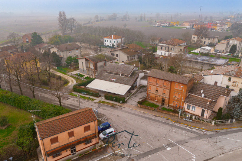 Immagine 23 di Attività commerciale in vendita  in via roma 4 a Schivenoglia