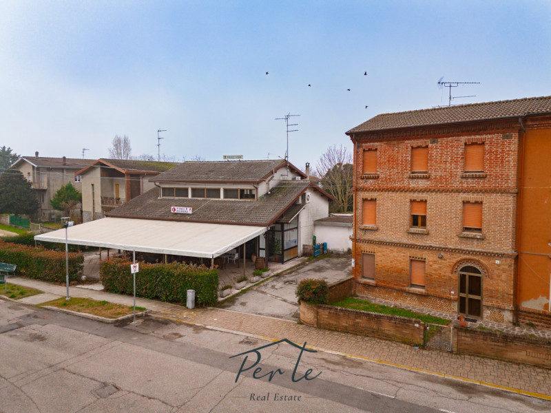 Immagine 24 di Attività commerciale in vendita  in via roma 4 a Schivenoglia