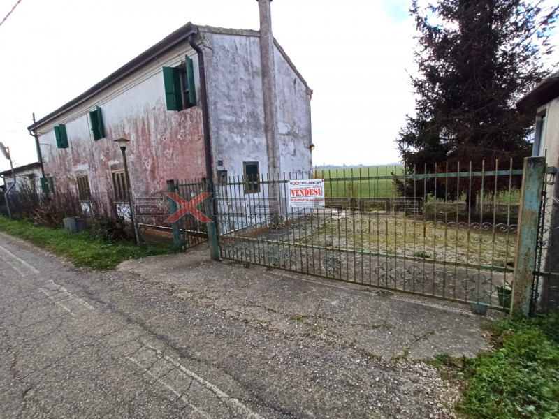 Immagine 1 di Casa indipendente in vendita  in Corso Risorgimento n. 160 Porto Viro a Adria