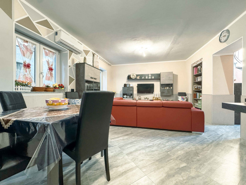 Immagine 5 di Casa indipendente in vendita  in via vittorio veneto n 6 a Cureggio