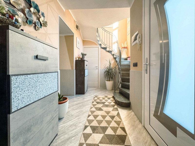 Immagine 6 di Casa indipendente in vendita  in via vittorio veneto n 6 a Cureggio