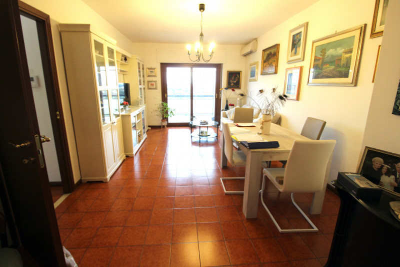 Immagine 4 di Appartamento in vendita  in Largo Salvatore Zappalà a Roma