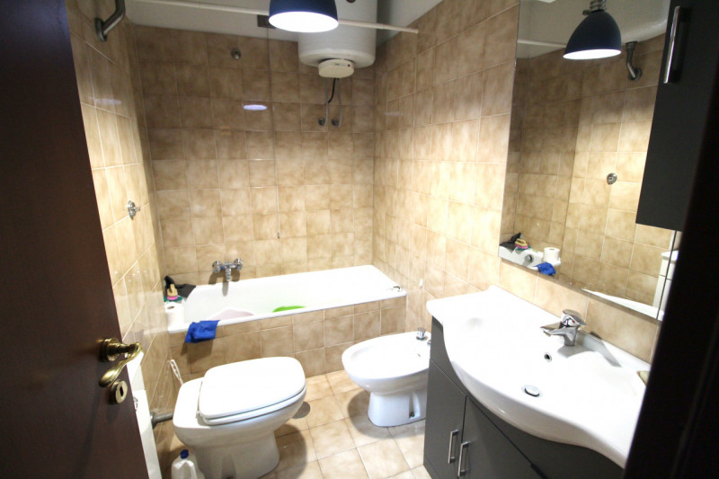 Immagine 14 di Appartamento in vendita  in Largo Salvatore Zappalà a Roma