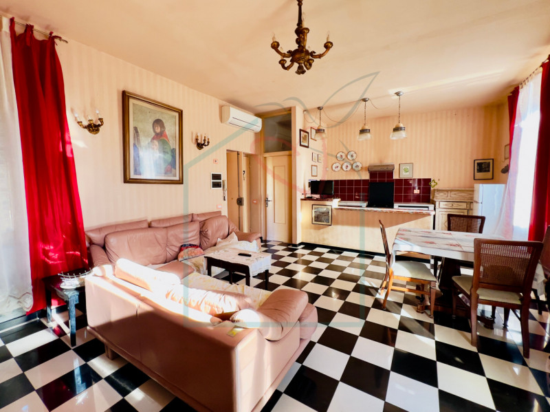 Immagine 3 di Appartamento in vendita  in Via Aurelia lato Pisa 36 a Sarzana