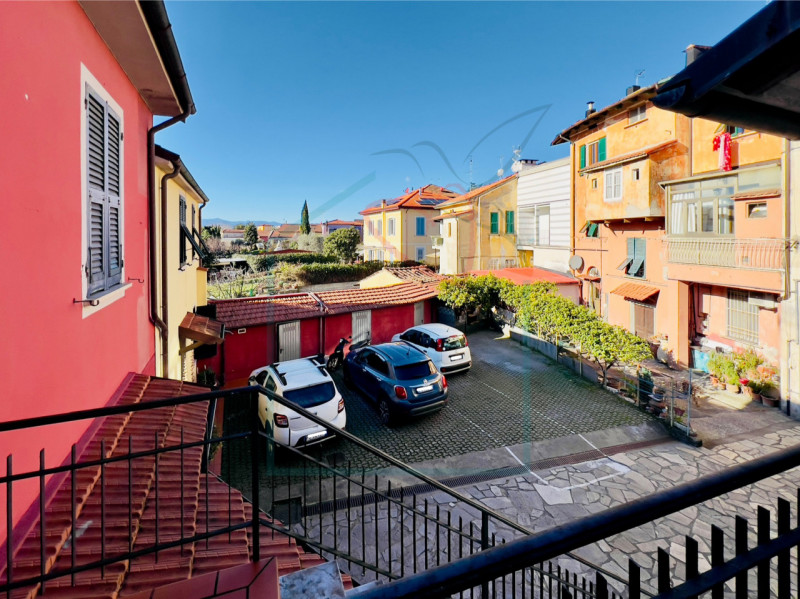 Immagine 16 di Appartamento in vendita  in Via Aurelia lato Pisa 36 a Sarzana