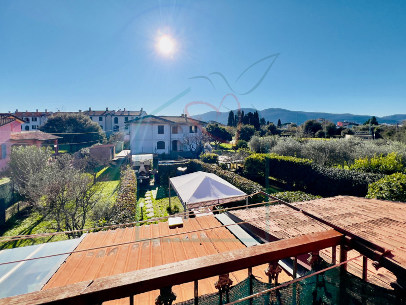 Immagine 17 di Appartamento in vendita  in Via Aurelia lato Pisa 36 a Sarzana