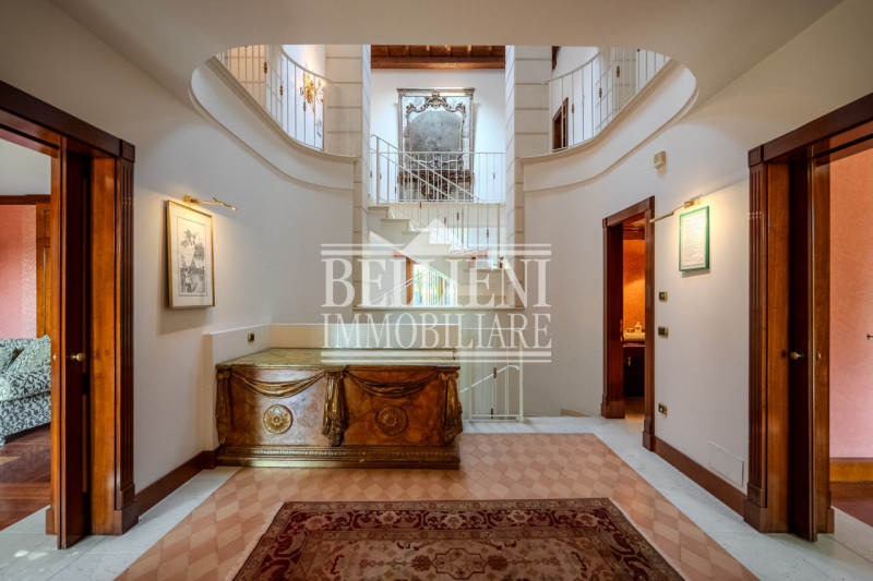 Immagine 1 di Villa in vendita  in Strada della Parolina a Vicenza