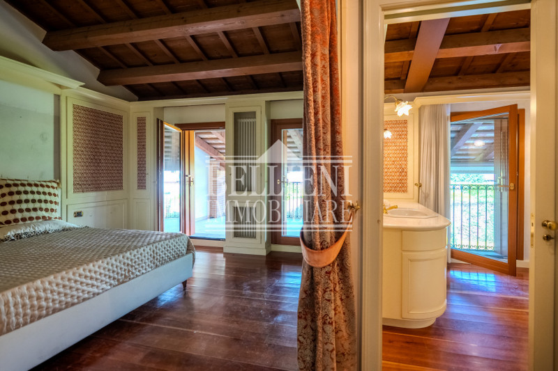 Immagine 15 di Villa in vendita  in Strada della Parolina a Vicenza