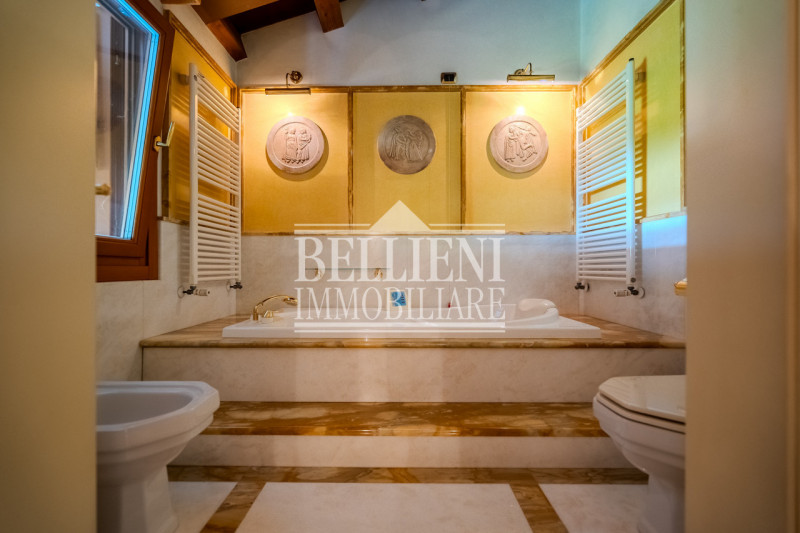 Immagine 17 di Villa in vendita  in Strada della Parolina a Vicenza