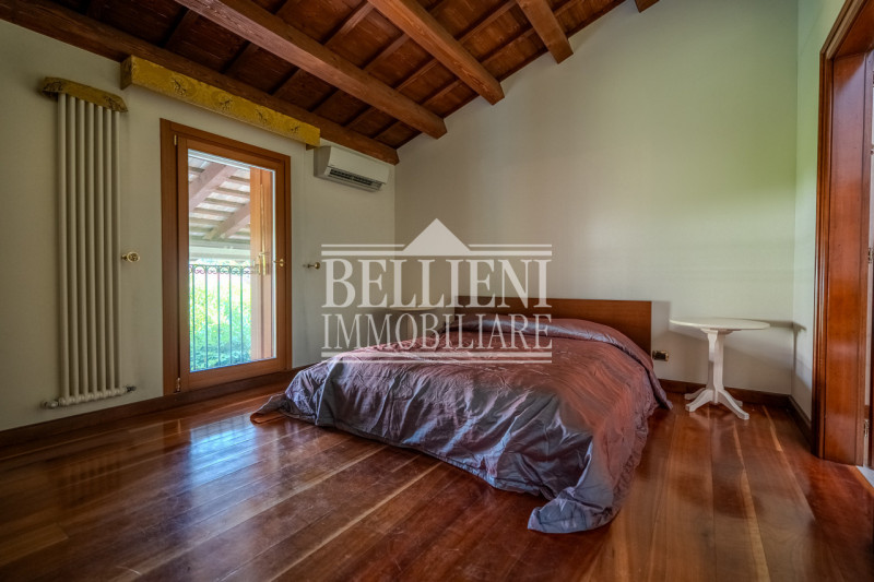 Immagine 18 di Villa in vendita  in Strada della Parolina a Vicenza