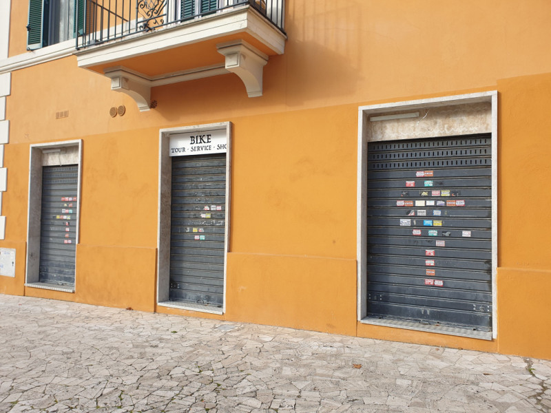 Immagine 2 di Negozio in vendita  in via aristide gabelli a Roma