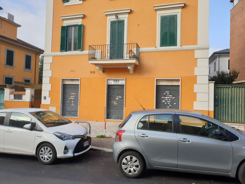 Immagine 11 di Negozio in vendita  in via aristide gabelli a Roma