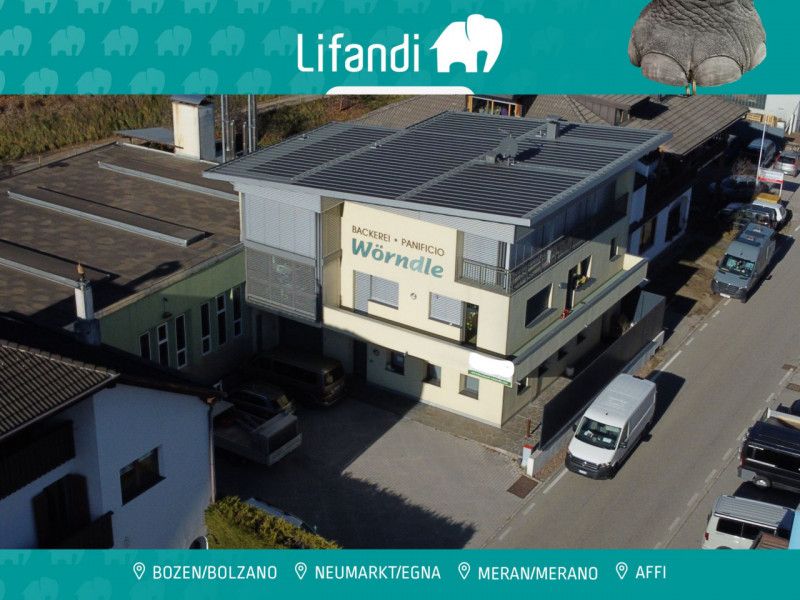 Immagine 1 di Appartamento in vendita  in Zona artigianale a Caldaro Sulla Strada Del Vino .Kaltern An De.