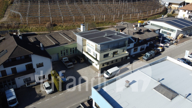 Immagine 2 di Appartamento in vendita  in Zona artigianale a Caldaro Sulla Strada Del Vino .Kaltern An De.