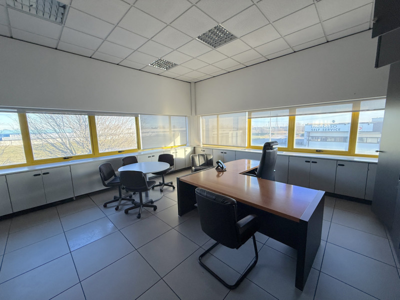 Immagine 10 di Ufficio in affitto  in Via Della Madonnina a Montebelluna