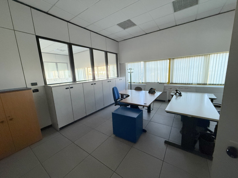 Immagine 13 di Ufficio in affitto  in Via Della Madonnina a Montebelluna