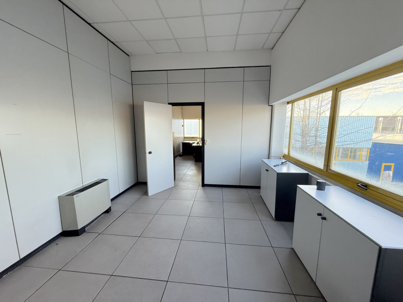 Immagine 15 di Ufficio in affitto  in Via Della Madonnina a Montebelluna