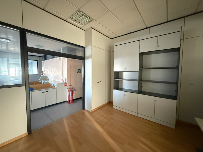 Immagine 21 di Ufficio in affitto  in Via Della Madonnina a Montebelluna