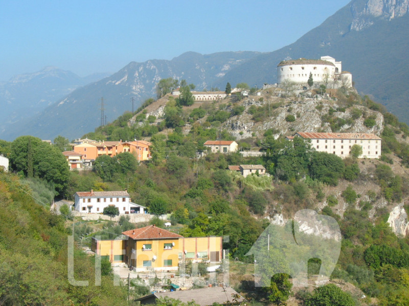 Immagine 11 di Rustico / casale in vendita  a Rivoli Veronese