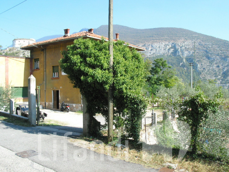 Immagine 13 di Rustico / casale in vendita  a Rivoli Veronese