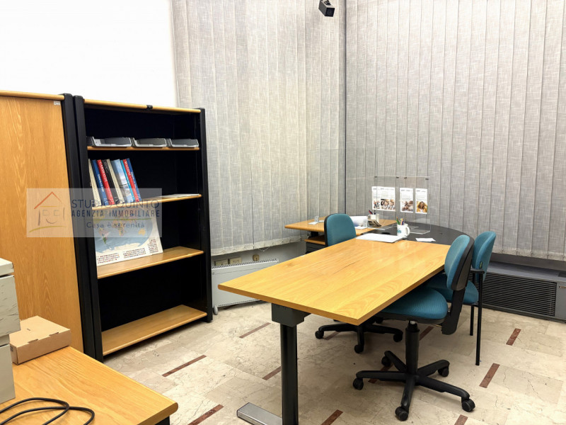 Immagine 10 di Negozio in affitto  a Quinto Di Treviso