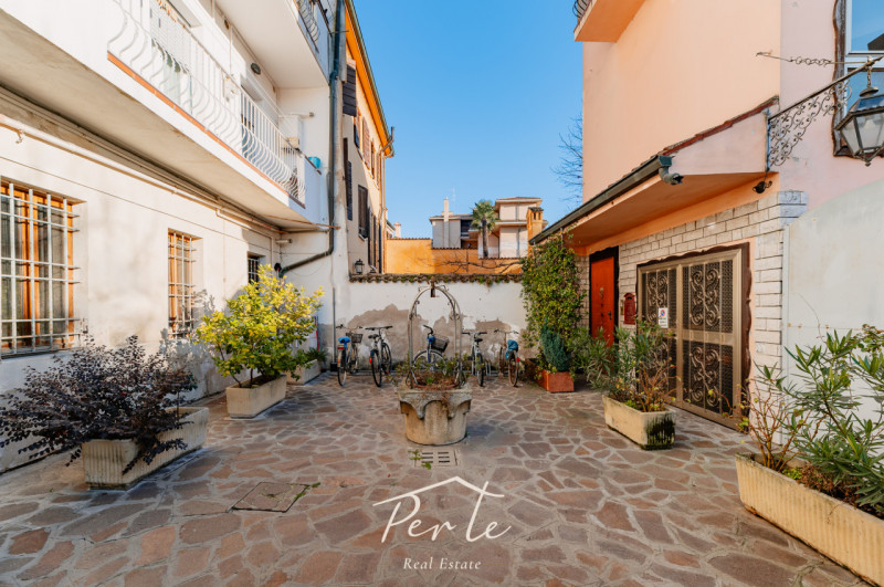 Immagine 15 di Appartamento in vendita  in via grioli 34 a Mantova