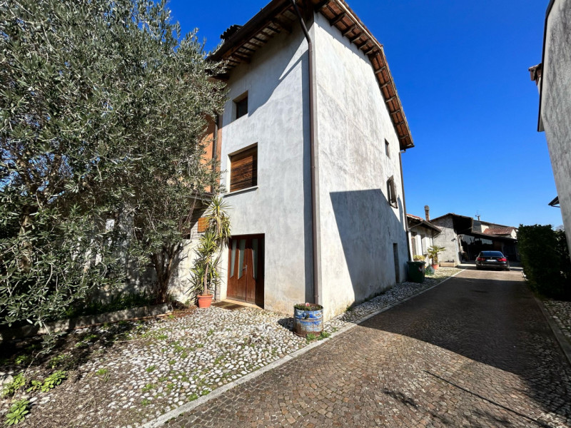 Immagine 6 di Casa trifamiliare in vendita  in Via Leopardi a Cormons