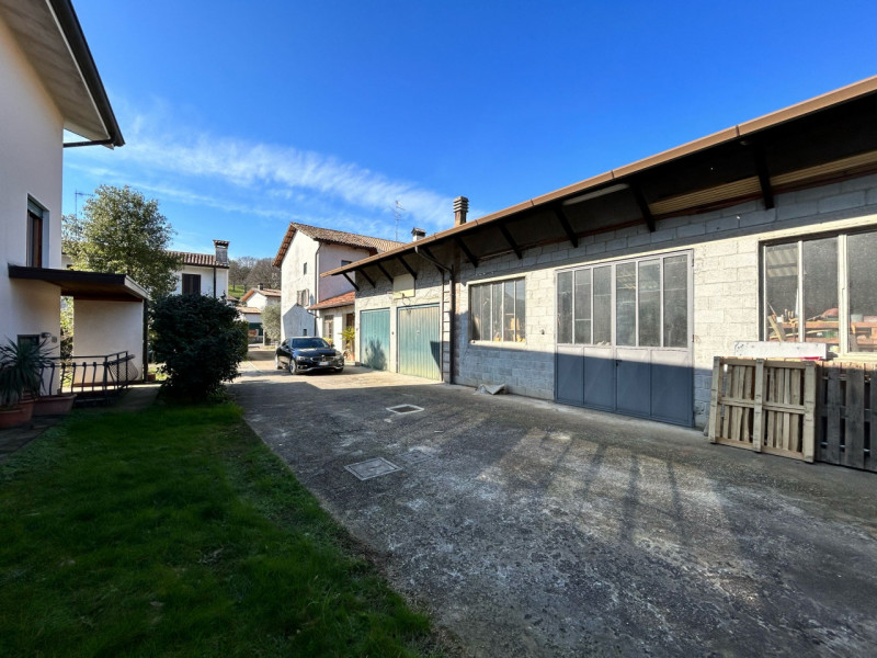 Immagine 7 di Casa trifamiliare in vendita  in Via Leopardi a Cormons