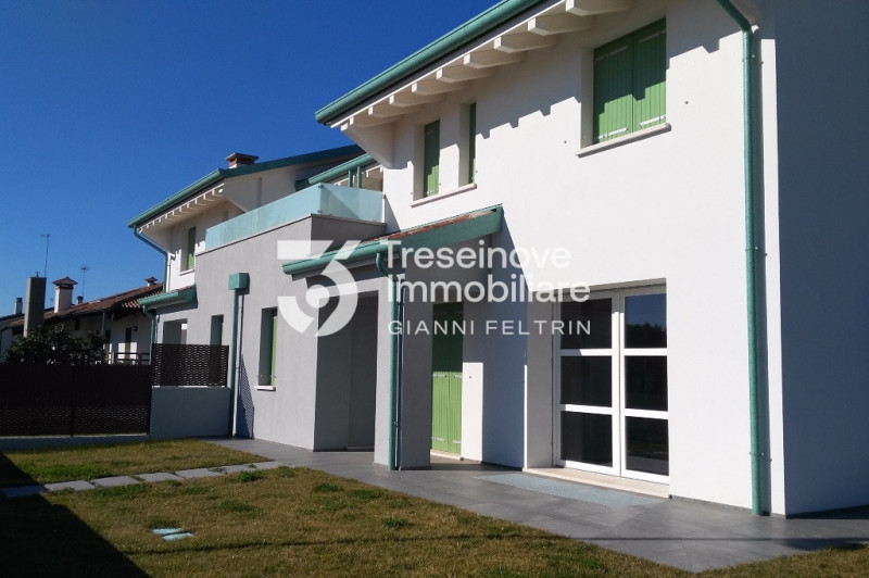 Immagine 1 di Casa bifamiliare in vendita  in Via Filippo Turati a Paese