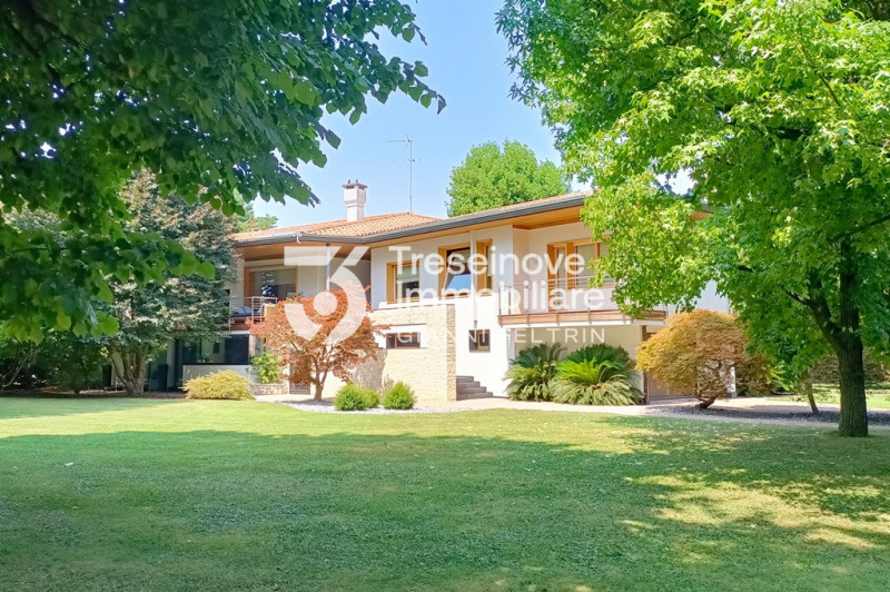 Immagine 1 di Villa in vendita  in Via Roma a Ponzano Veneto