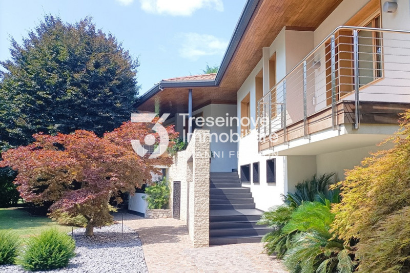 Immagine 2 di Villa in vendita  in Via Roma a Ponzano Veneto