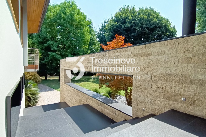 Immagine 37 di Villa in vendita  in Via Roma a Ponzano Veneto