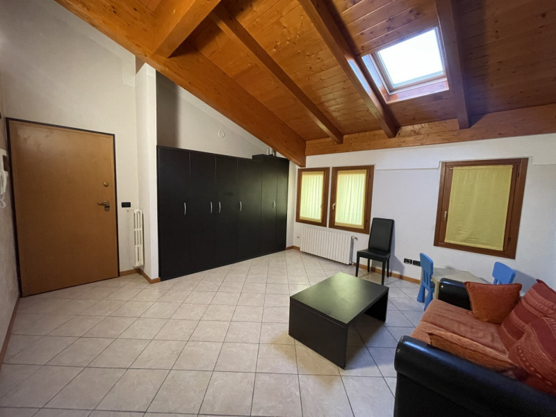 Immagine 2 di Ufficio in affitto  a Suzzara