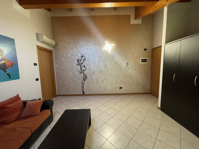 Immagine 3 di Ufficio in affitto  a Suzzara