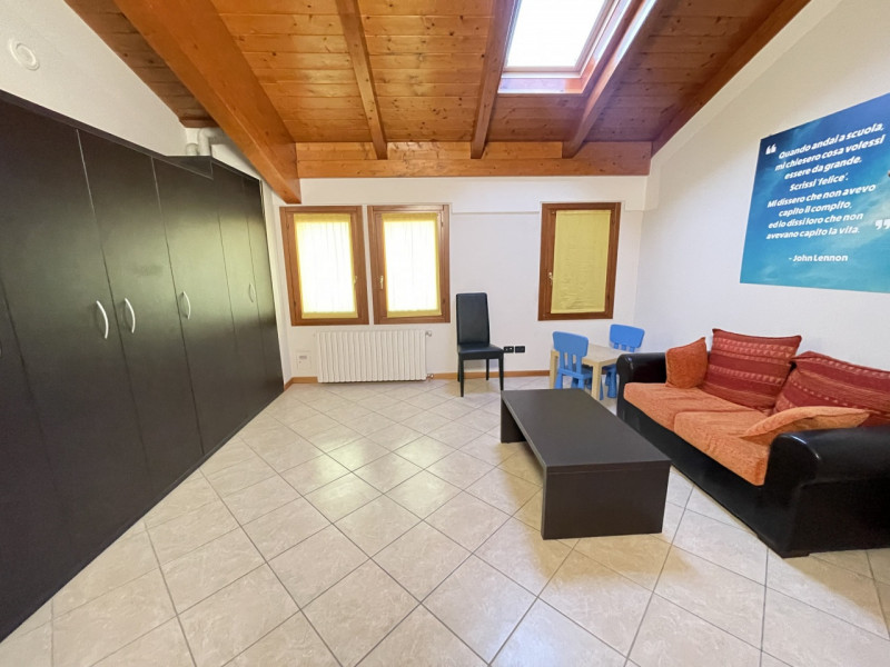 Immagine 5 di Ufficio in affitto  a Suzzara