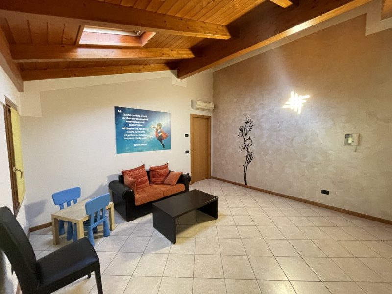 Immagine 6 di Ufficio in affitto  a Suzzara